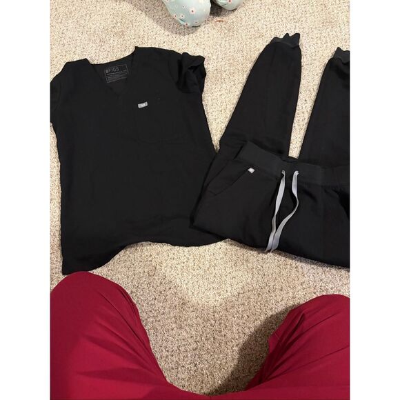 Figs Black Scrub Set - Picture 2 of 8